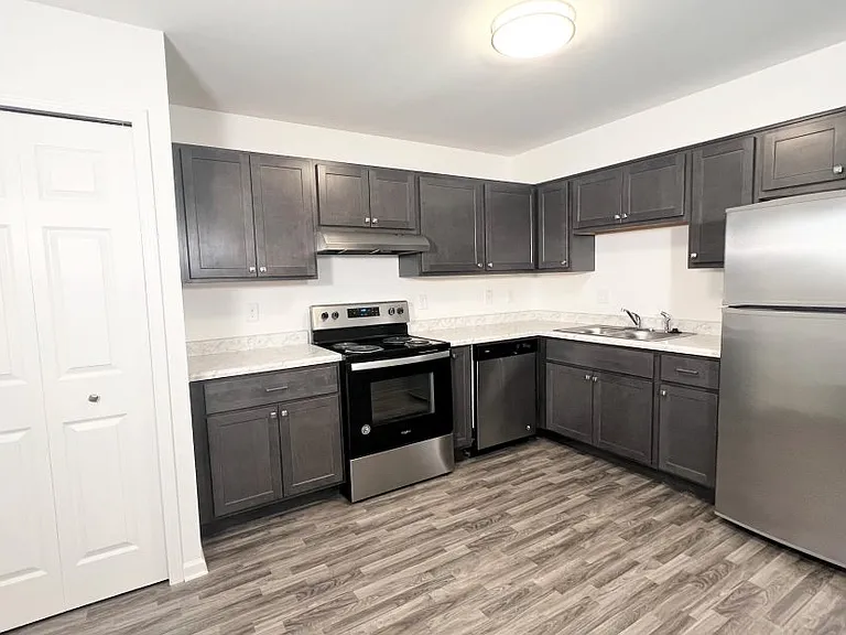 Sterling Troy Apartments — Photo 4