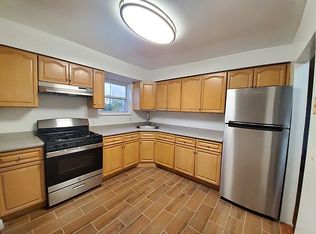 32-11 41st St #3B, Astoria, NY 11103