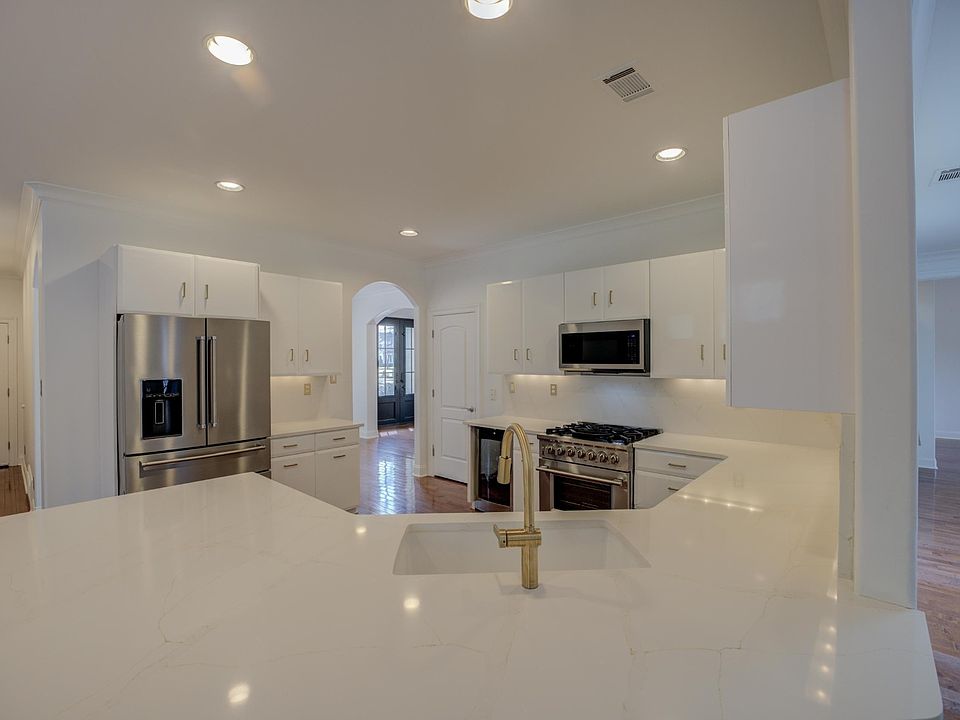 1st image of 1844 Penshurst Dr