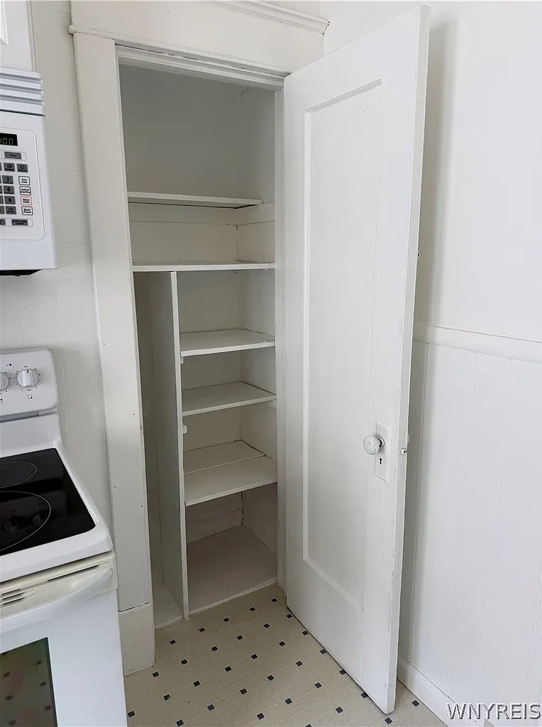 3 bed, 1.0 bath, 2528 sqft, $1,500 — Photo 4