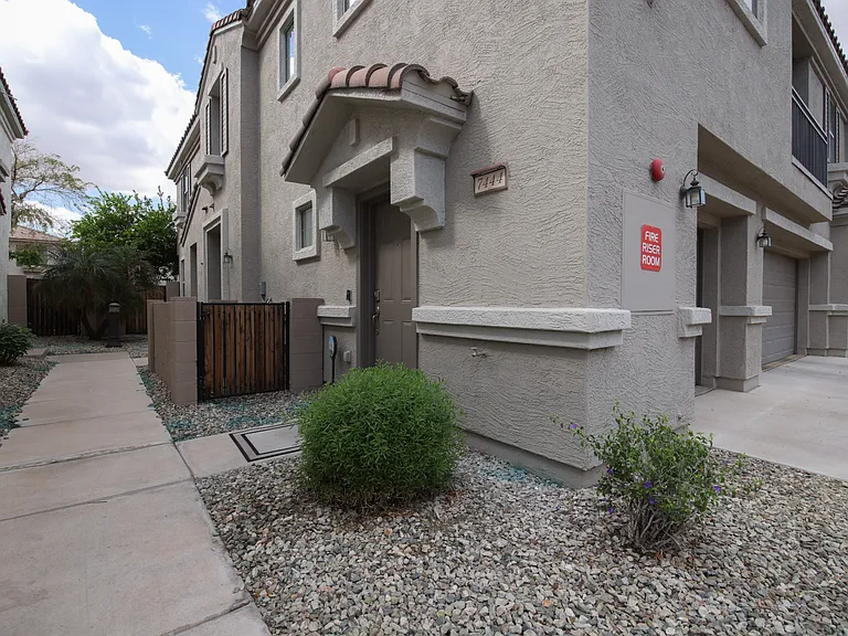 7444 S 30th Ter — Photo 21