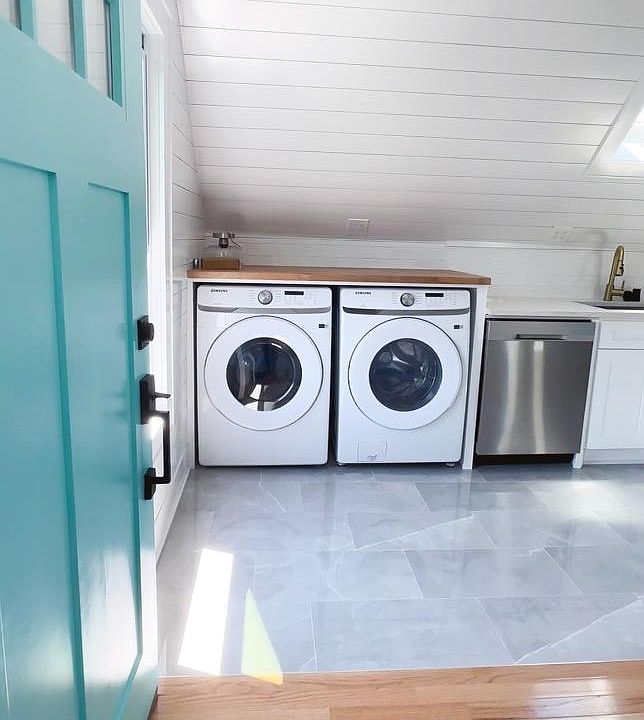 Washer+ Dryer in Kitchen