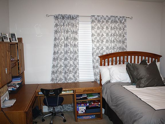 Guest bedroom downstairs 