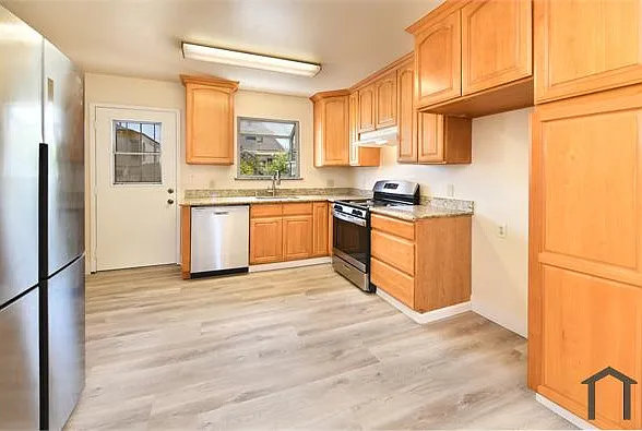 4 bed, 1500 sqft, $4,400 — Photo 3