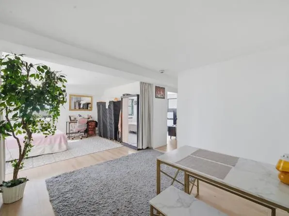 6030 N Sheridan Rd, Chicago, IL