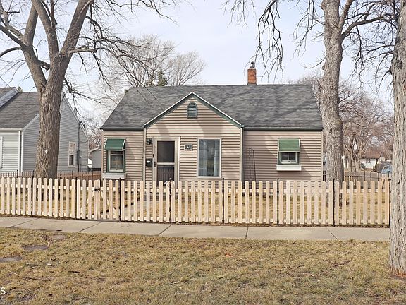 2nd image of 828 N 10th St