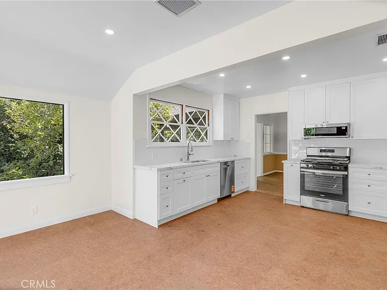 2151 N Altadena Dr — Photo 5
