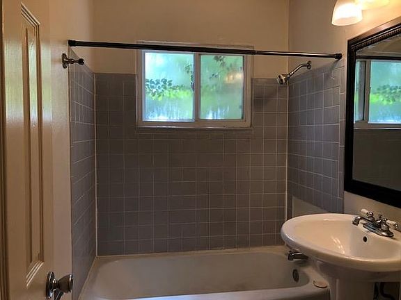 3rd image of 3501 Vail Ave SE APT C