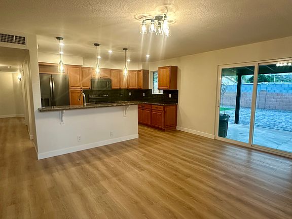 3rd image of 1237 E Diana Ave