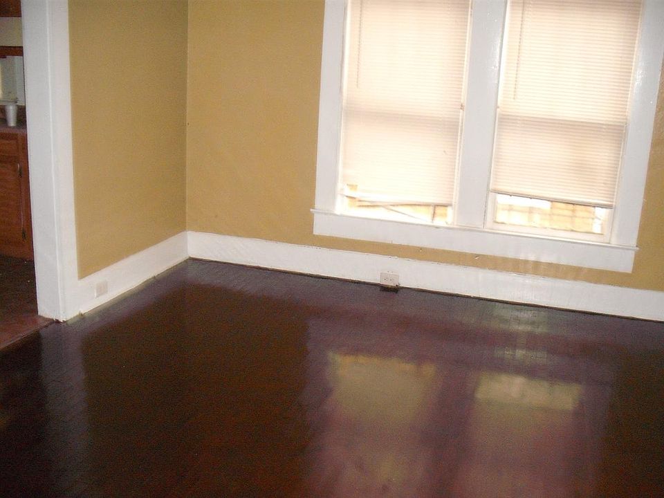 2nd image of 2218 W 29th St