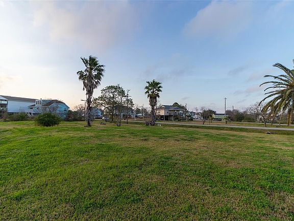 3rd image of 4444 Scenic Dr