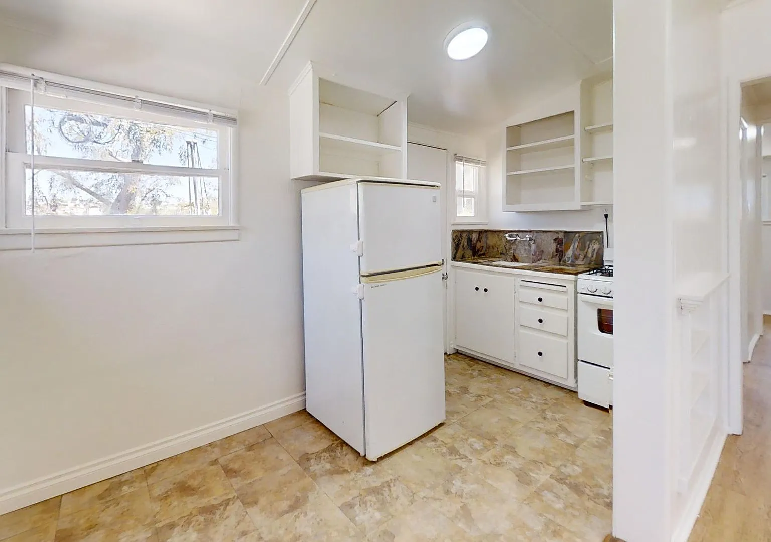 Charming Studio Cottage in Hermosa Beach — Photo 4