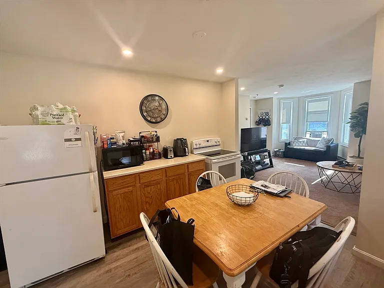928 Main St #A — Photo 3