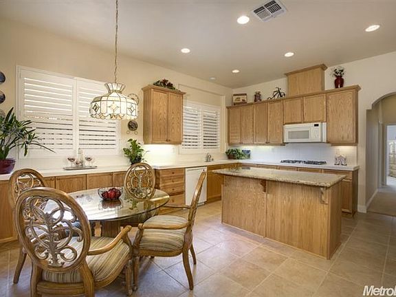 4th image of 2336 Summer Dr