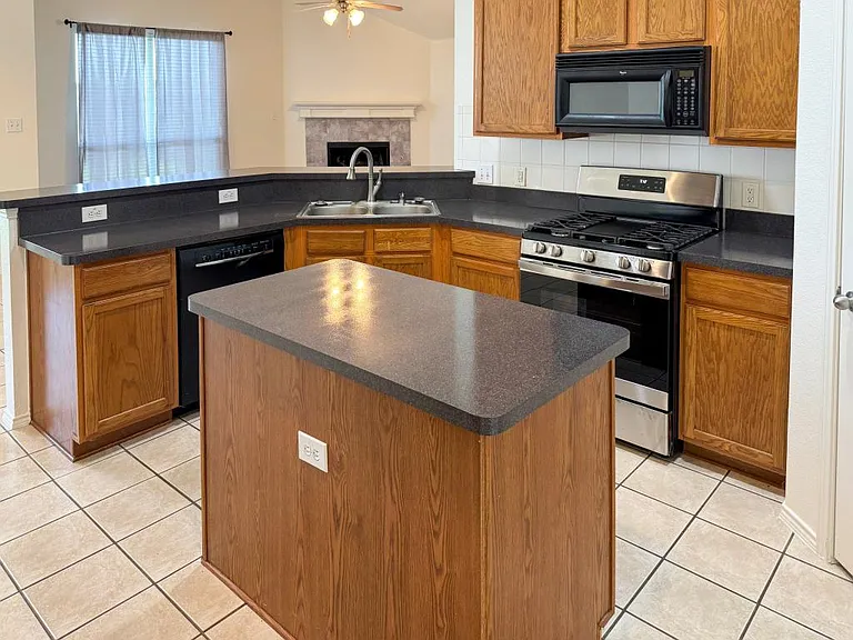6416 Meadowcrest Ln — Photo 6