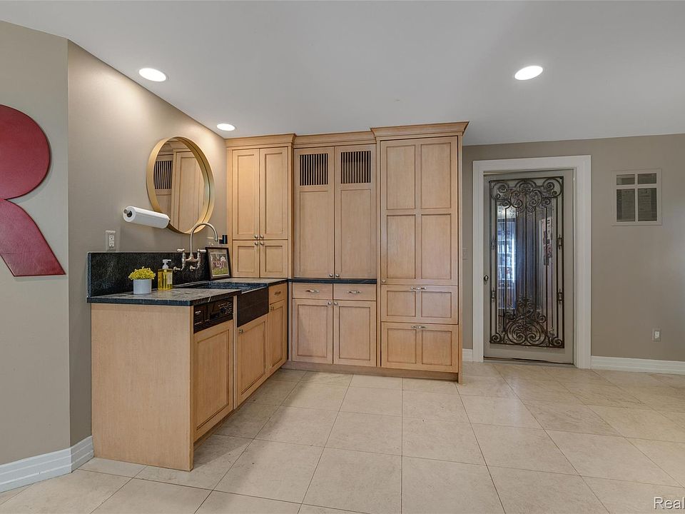 285 Leota Blvd, photo 28