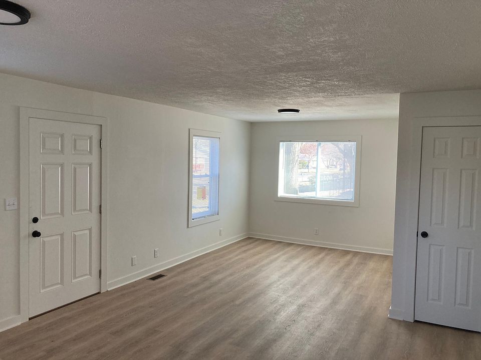 2nd image of 2825 N Cotner Blvd