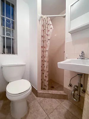 Rented by City Connections Realty | media 15