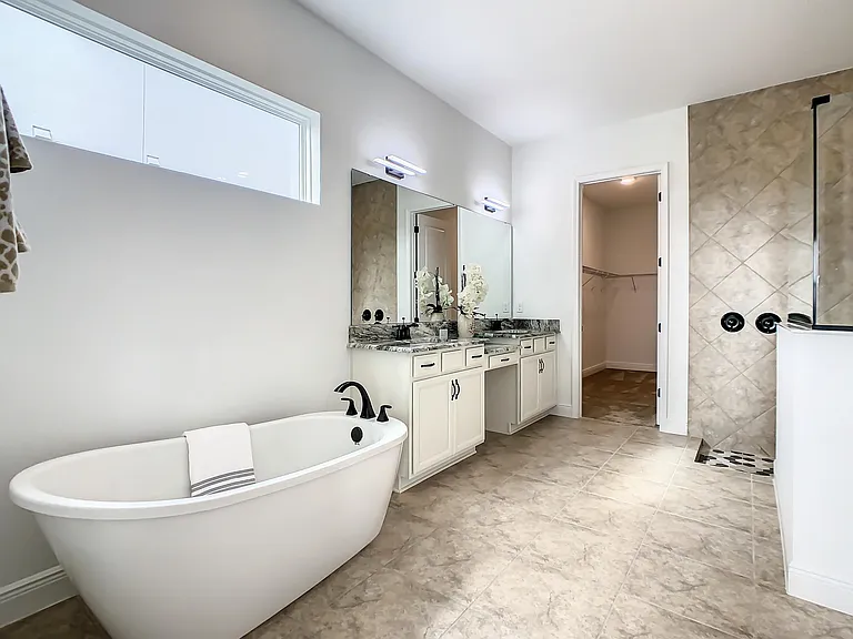 15707 Vetta Dr — Photo 56