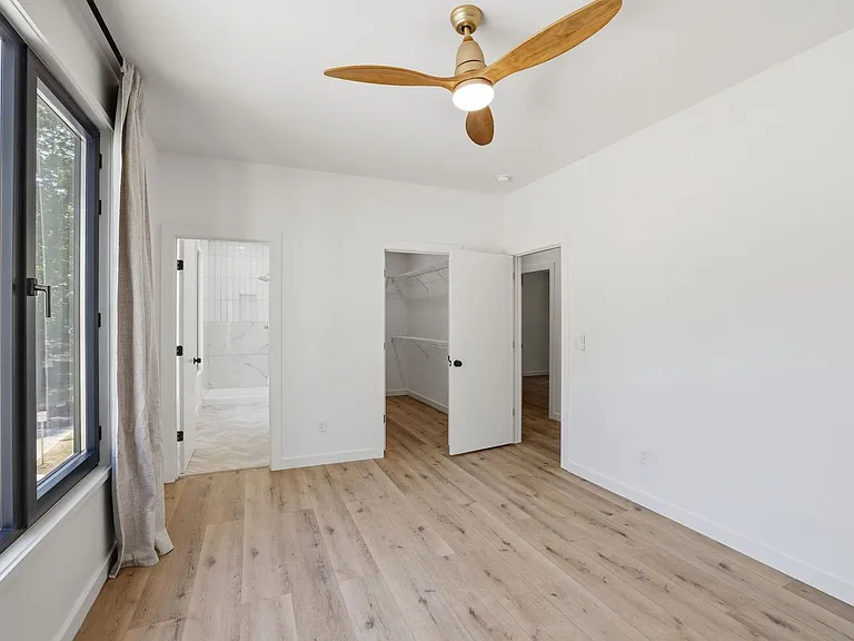 427 Ankara Ct — Photo 18