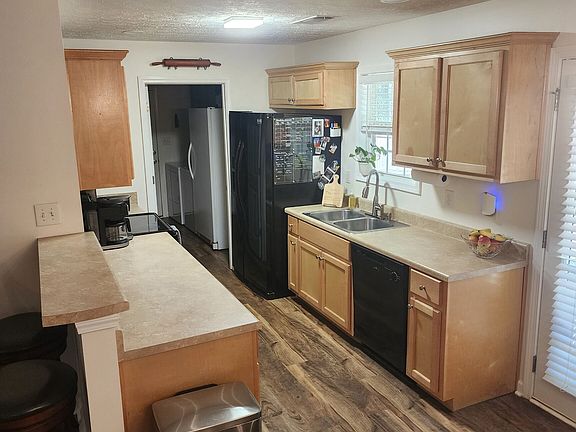 2nd image of 166 Fellowship Dr