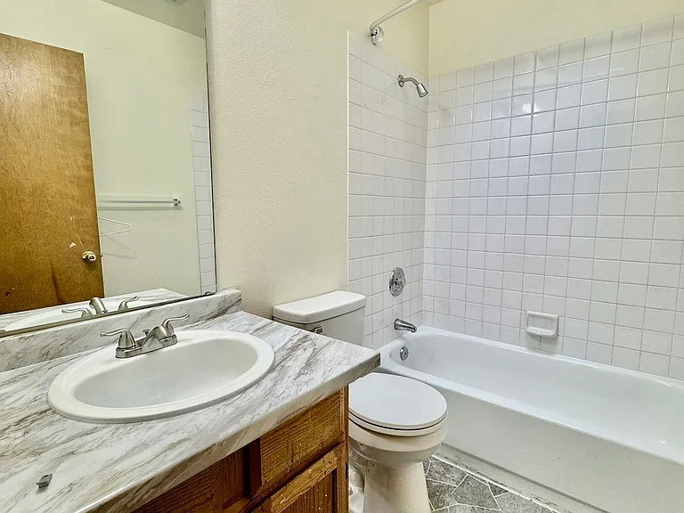 9 76th St SE #B — Photo 21