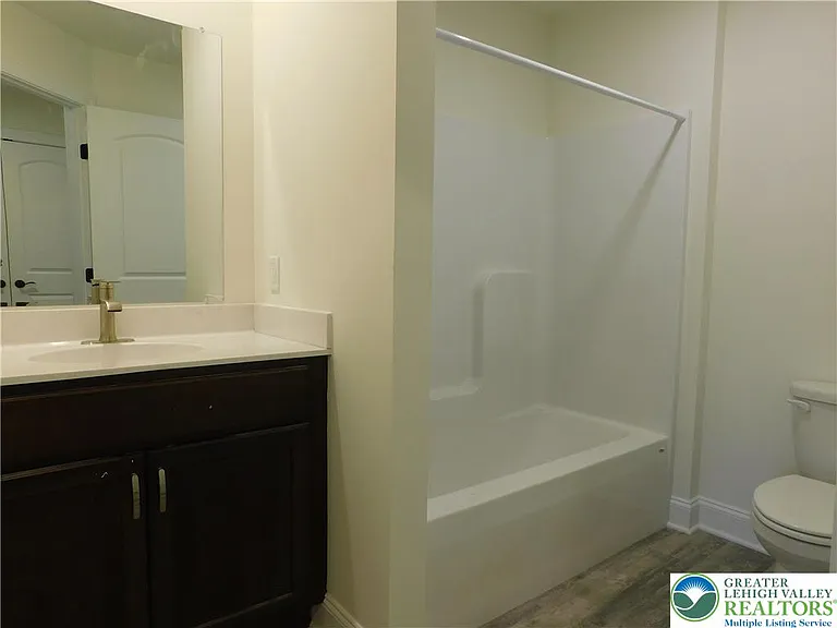 1549 Burkhardt St #C — Photo 22