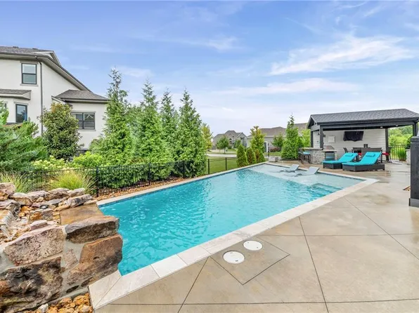 12300 W 169th St, Overland Park, KS 66221