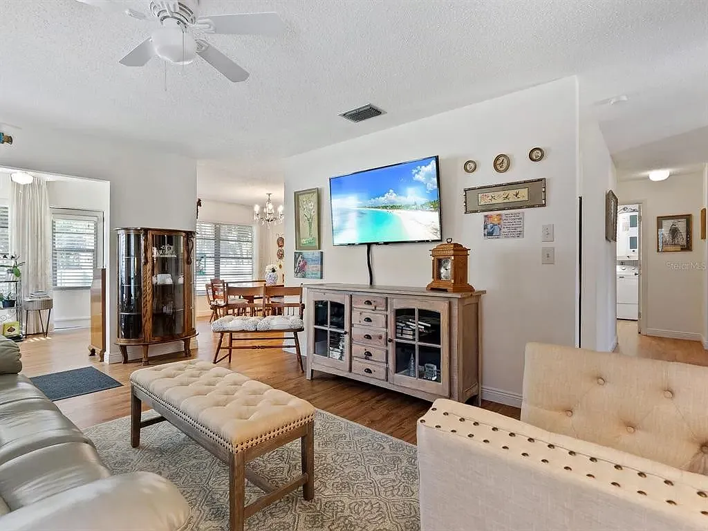 2 bed, 1173 sqft, $1,900 — Photo 3