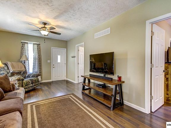 5th image of 305 Willard Ave