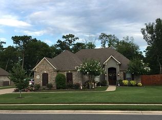 464 Long Acre Dr, Bossier City, LA 71111
