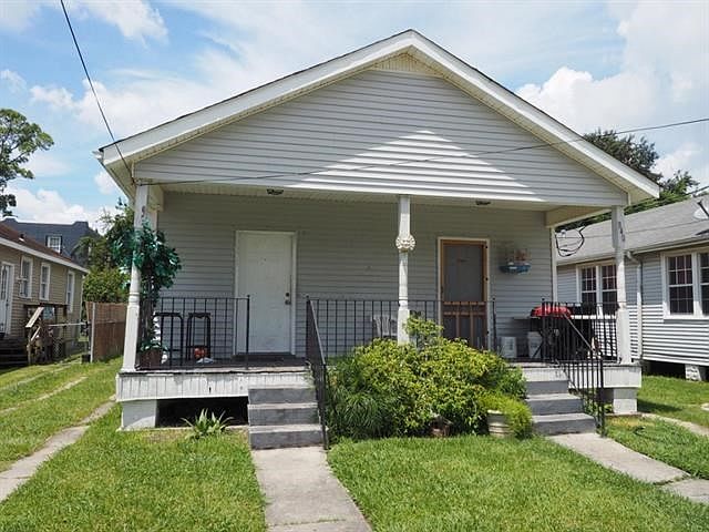 1st image of 838 Lebeau St