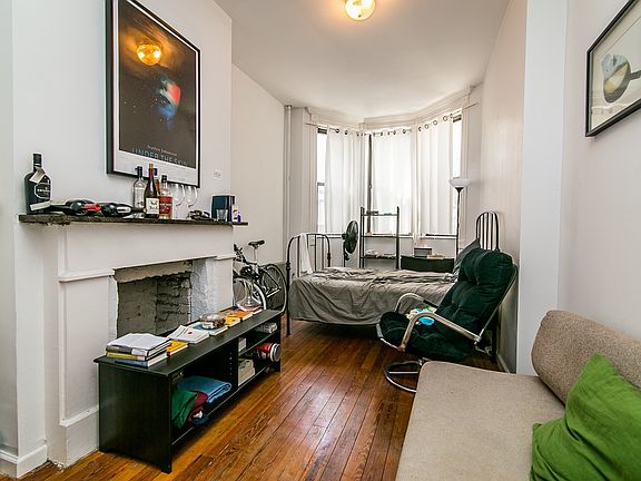 5th image of 704 Leonard St #1REEF