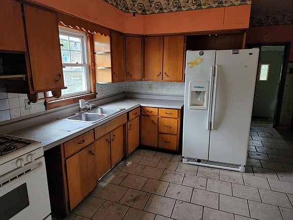 5th image of 4852 Walsh Ave