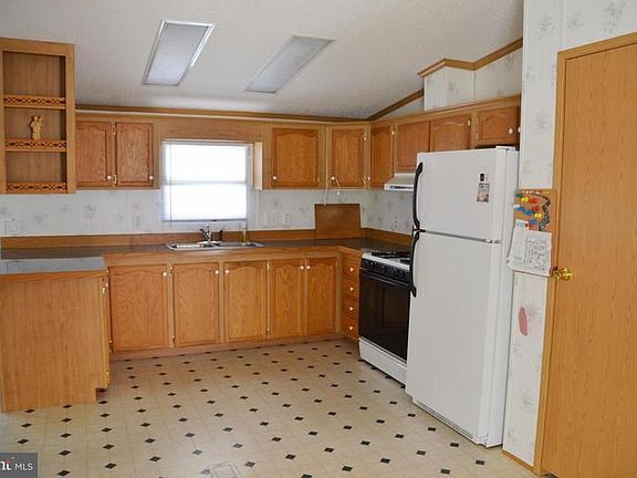 3rd image of 118 5th St