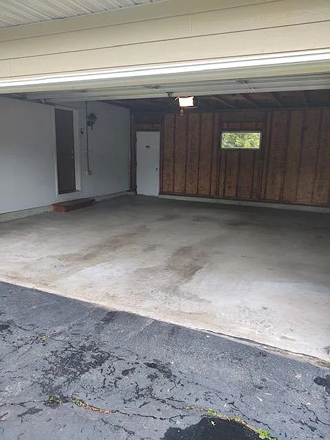 725 Country Ln — Photo 4