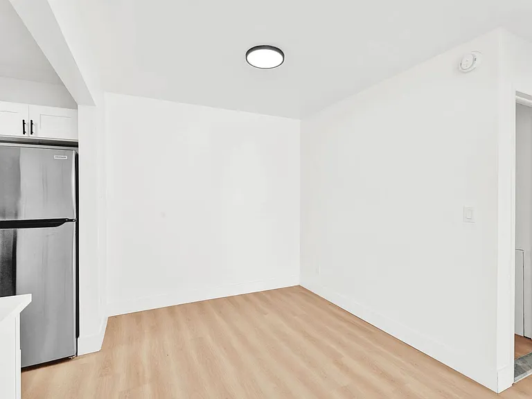One11 Utica Park — Photo 14