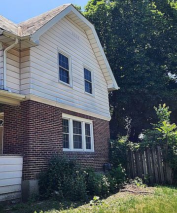 2nd image of 2249 Joliet St
