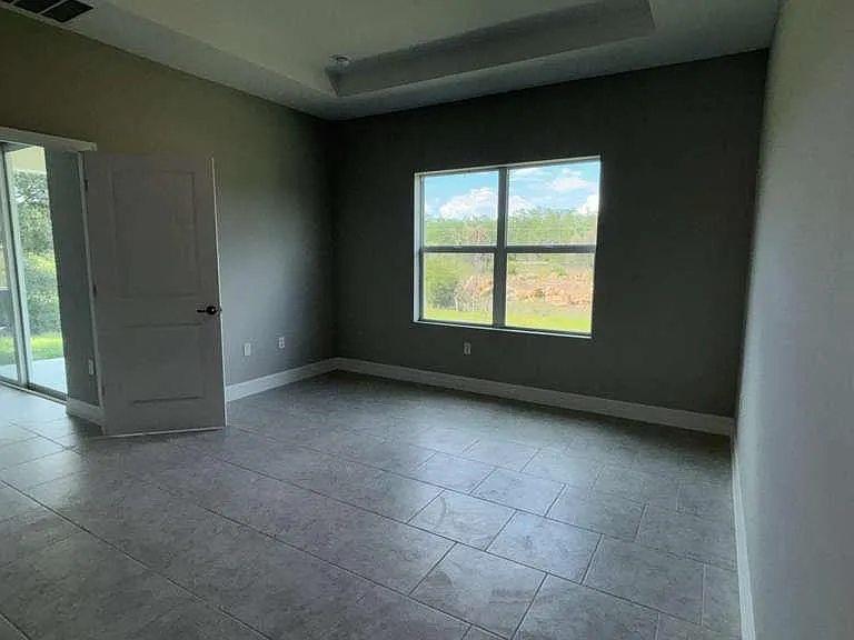 460 Westchester Dr — Photo 5