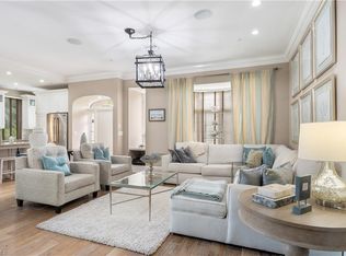993 8th St S, Naples, FL 34102