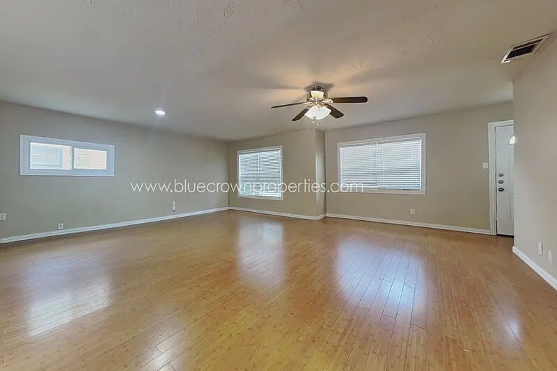 3 bed, 1.0 bath, 1200 sqft, $1,800 — Photo 4