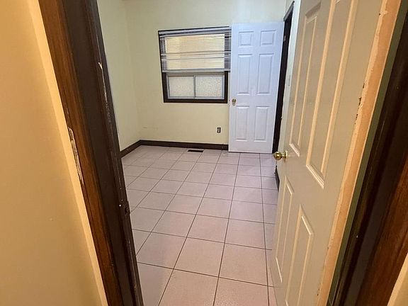 5th image of 690 Jane St