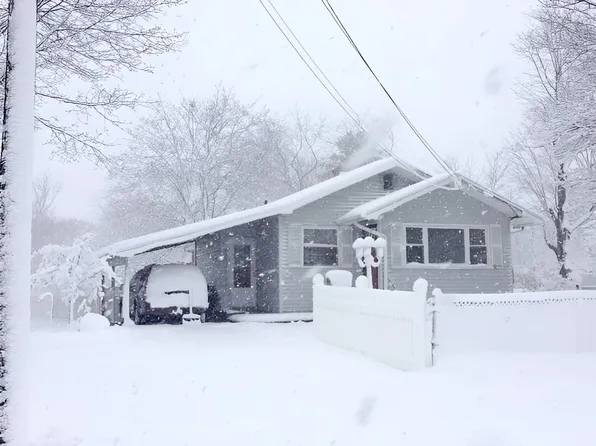 56 E Elm St, Central Islip, NY 11722