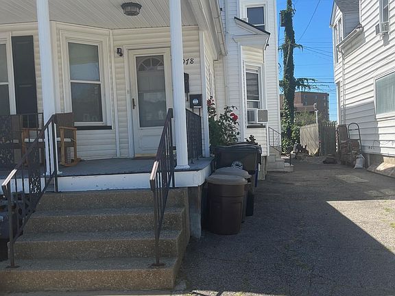 3rd image of 1978 E 120th St #1