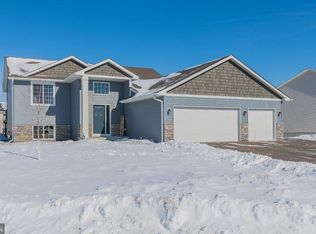 706 Bremen Cir, Waverly, MN 55390