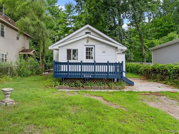 8014 Haviland Beach Dr, Linden, MI 48451