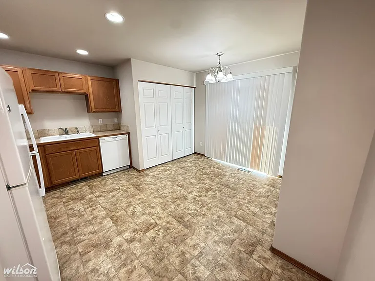 1900 Wellington Dr — Photo 5