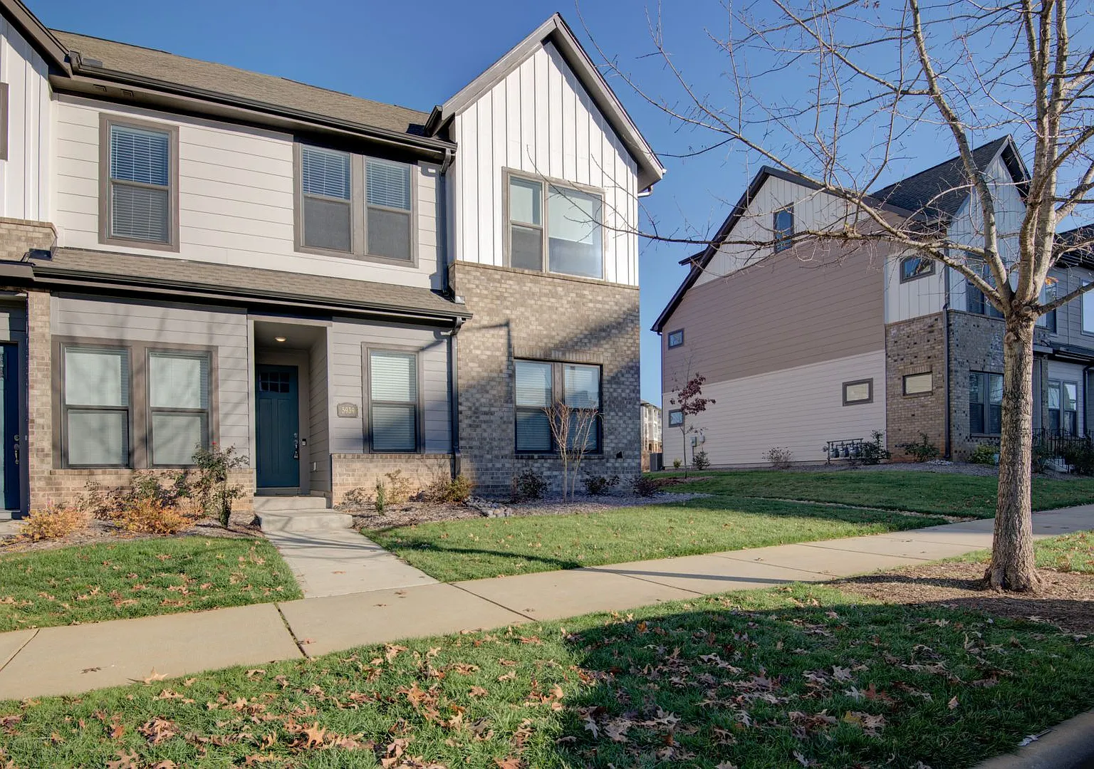 Modern Elegance in Waverly: 4 Bed, 3.5 Bath End Unit Townhome with High-End Finishes and Ideal Ci... — Photo 2