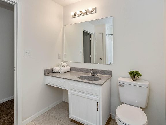 3rd image of 1099 Parkside Ct S #1099