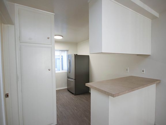 5th image of 252 S Mentor Ave APT 12